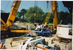 800 ton crane lowering 7M cutting head into the tunnel.